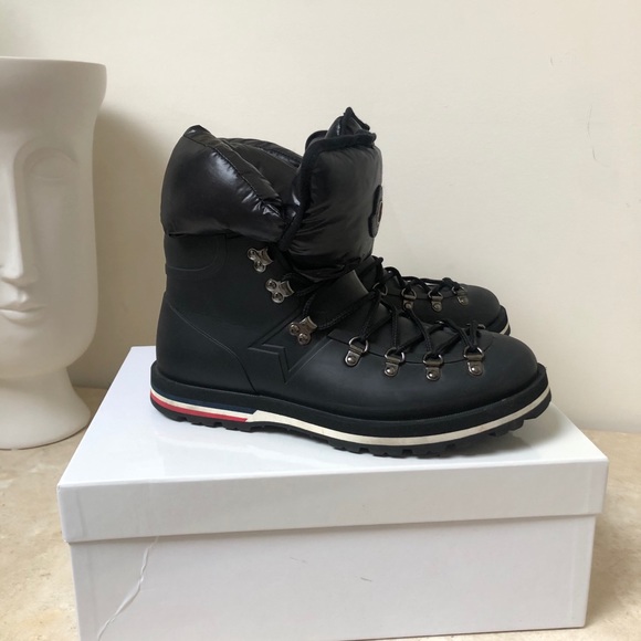 Hold! Moncler Inaya size 39 women puffer boot EUC - Picture 15 of 16